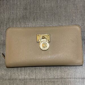 Michael Kors Hamilton Zipper Wallet Saffiano Leather Tan Gold Lock Continental